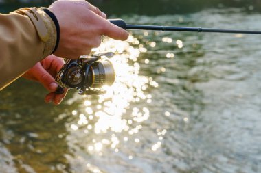 Nehirde balık tutmak