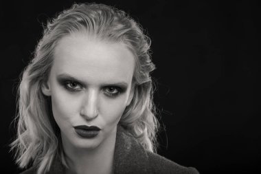 Yaratıcı makyaj ve saç