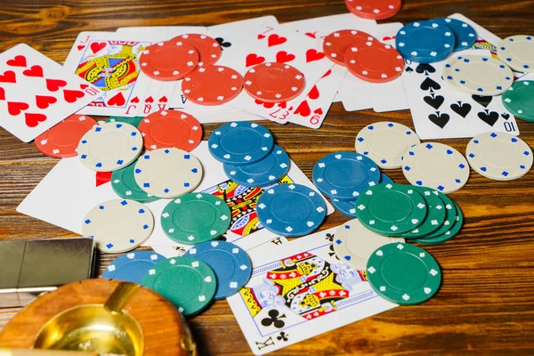 Photos sur le thème de jouer aux cartes et au poker — Photo