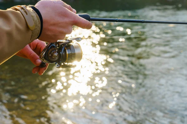 Nehirde balık tutmak