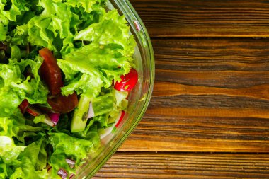 Sebzeli yeşil salata