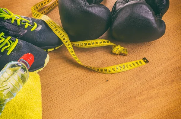 Boxing gloves, a towel and water. All fitness — Stock Photo, Image