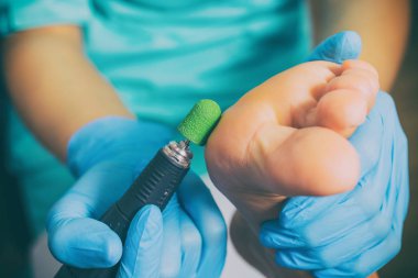 Asıl istemciye pedikür.