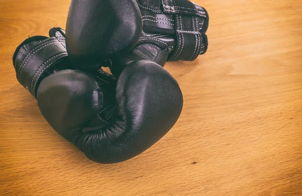 Boxing gloves, a towel and water. All fitness — Stock Photo, Image