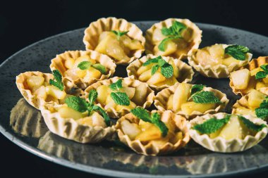 Tablo potalara açık büfe ..