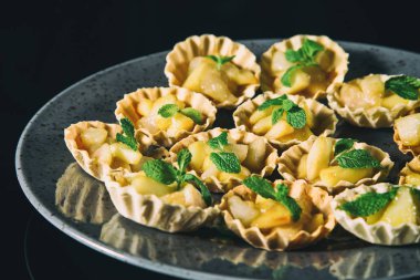 Tablo potalara açık büfe ..