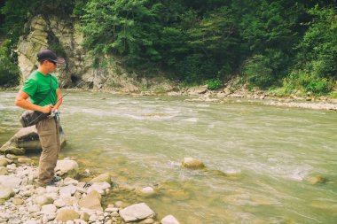 Alabalık balıkçılık bir dağ nehir