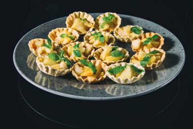 Tablo potalara açık büfe ..