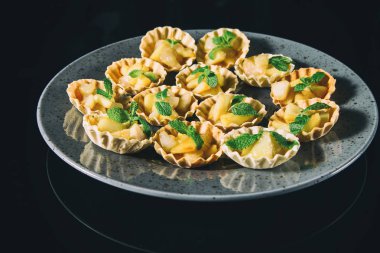 Tablo potalara açık büfe ..