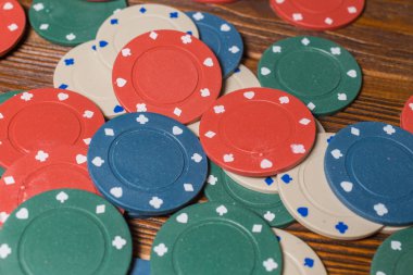 ahşap bir masa arka plan poker.