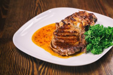 Bir tabak kızarmış Dana