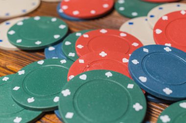 ahşap bir masa arka plan poker.
