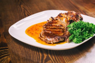 Bir tabak kızarmış Dana