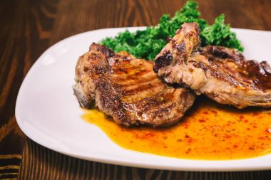 Bir tabak kızarmış Dana