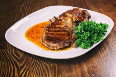 Bir tabak kızarmış Dana