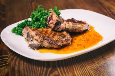 Bir tabak kızarmış Dana