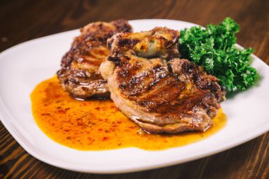 Bir tabak kızarmış Dana