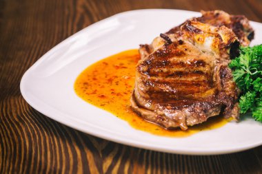 Bir tabak kızarmış Dana