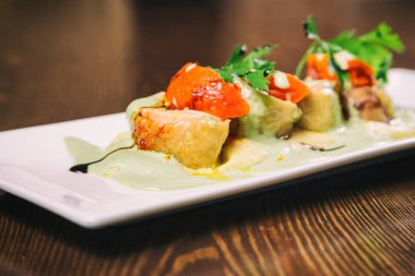 balık pişmiş sebze ile