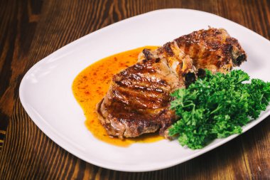 Bir tabak kızarmış Dana