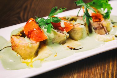 balık pişmiş sebze ile