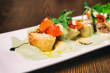 balık pişmiş sebze ile