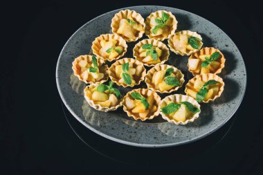 Tablo potalara açık büfe .