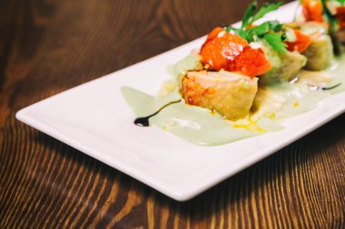 balık pişmiş sebze ile