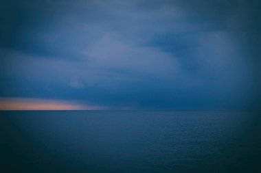 Yoğun deniz, doğanın güzelliği.