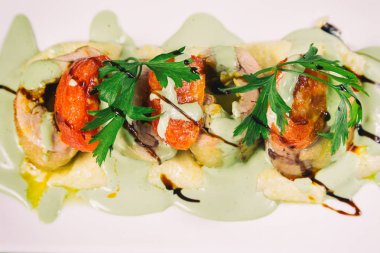 balık pişmiş sebze ile