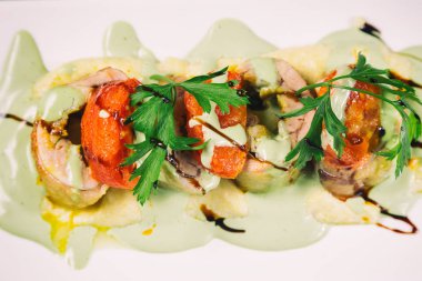 balık pişmiş sebze ile