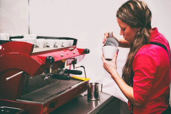 Haciendo café — Foto de Stock