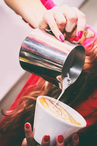 Fazendo café — Fotografia de Stock