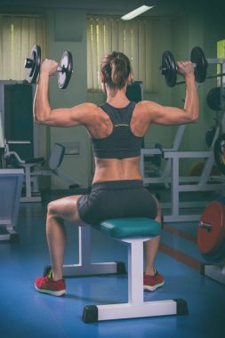 Profesyonel fitness atlet