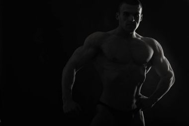 Eğitimli bir adam bir fitness Club