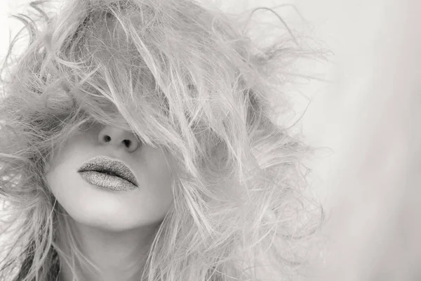 Yaratıcı makyaj ve saç