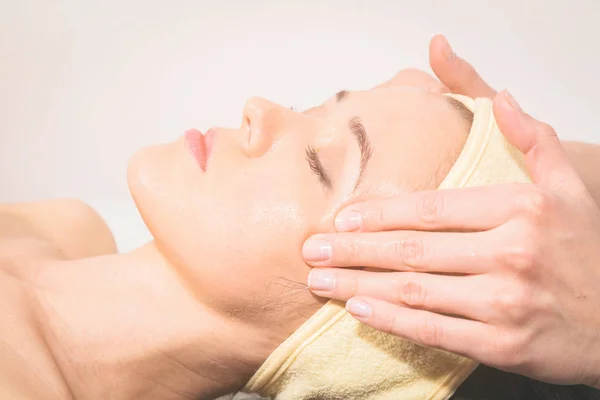 Manicura en el salón de spa — Foto de Stock