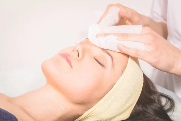 Manicura en el salón de spa — Foto de Stock