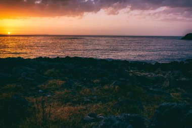 Girit sahil muhteşem günbatımı