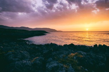 Girit sahil muhteşem günbatımı