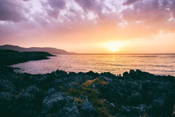 Чудовий захід сонця на узбережжі острова Крит — стокове фото