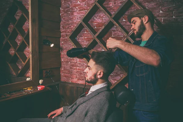 Haircut men Barbershop. Men's Hairdressers; barbers. — Stock Photo, Image