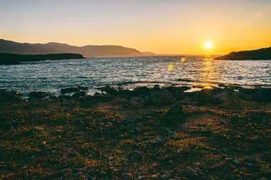 Girit sahil muhteşem günbatımı