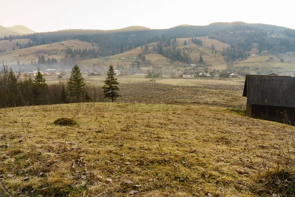 Resa till bergen. Vackra bergslandskap — Stockfoto