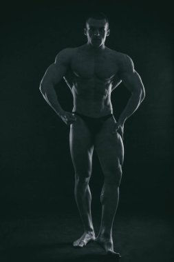 Jimnastik salonu kas vücut ile güçlü