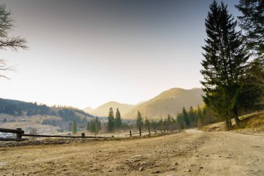 Dağlara yolculuk. Güzel dağ manzarası
