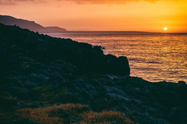 Girit sahil muhteşem günbatımı