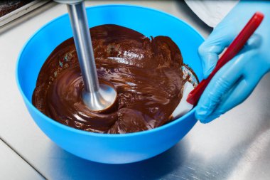 Çikolata sır karıştırma. Yemek kek