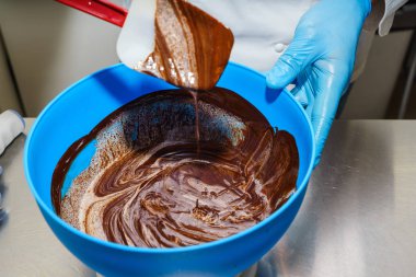 Çikolata sır karıştırma. Yemek kek