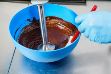 Çikolata sır karıştırma. Yemek kek